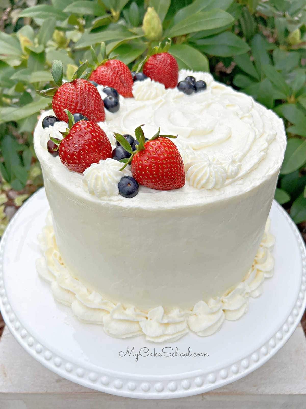 Frosted Berry Chantilly Cake.