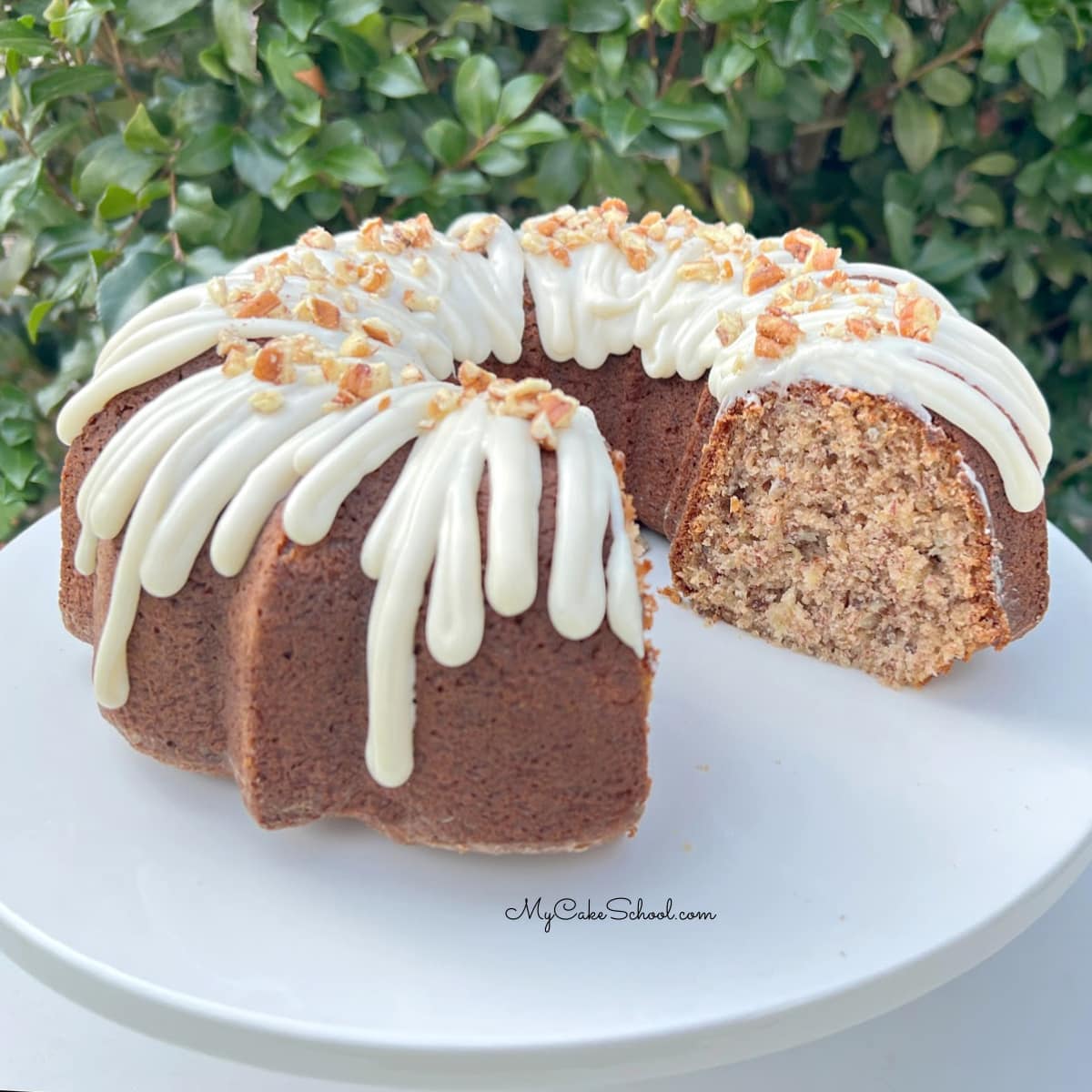 The Perfect Cake Bundt Pan - Hammacher Schlemmer